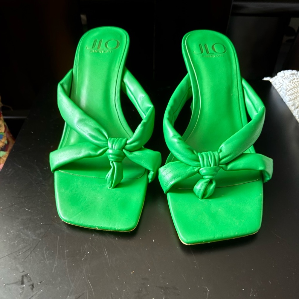 Jennifer Lopez Vibrant Green Heels - Picture 5 of 5